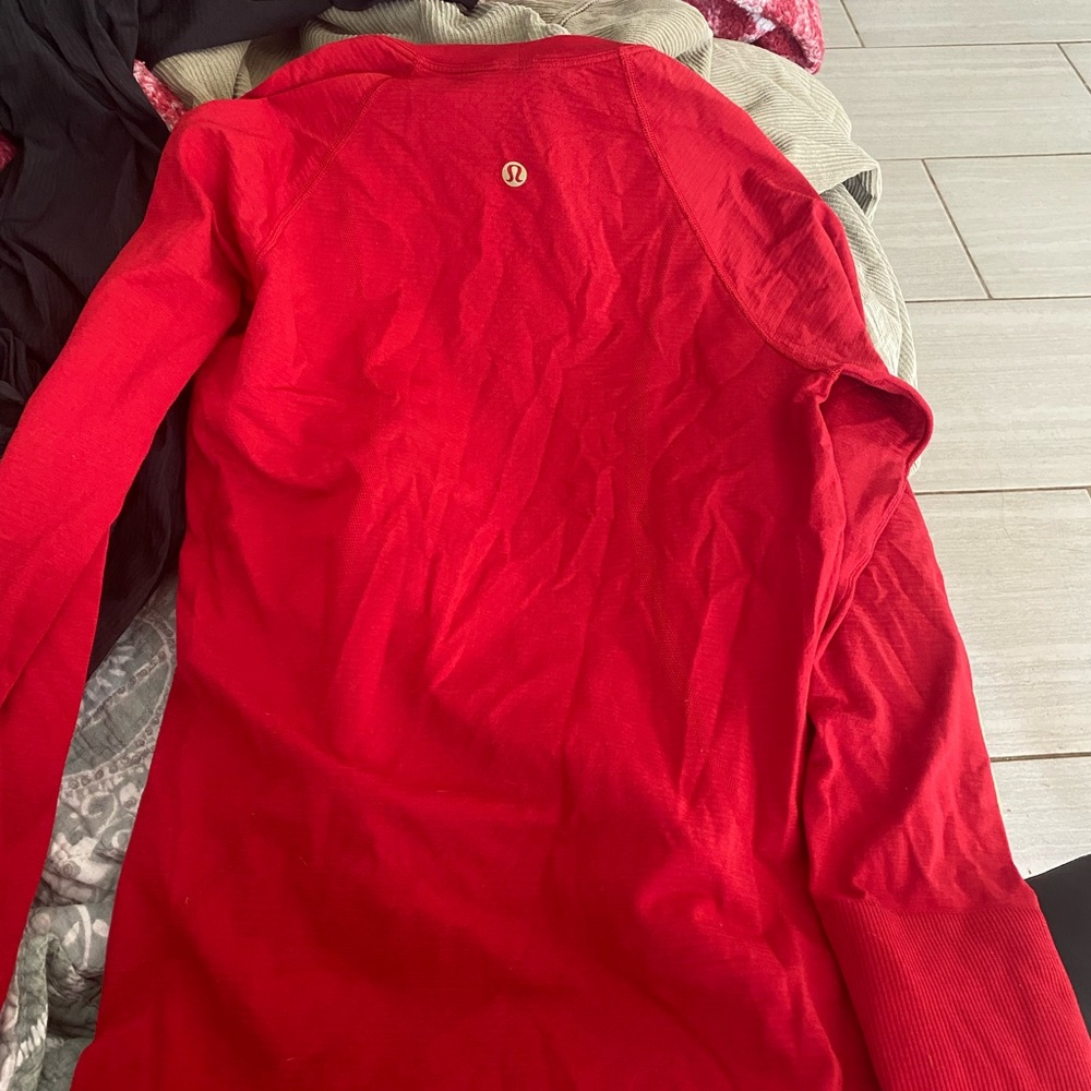 Lululemon size 6 long sleeved red running shirt!